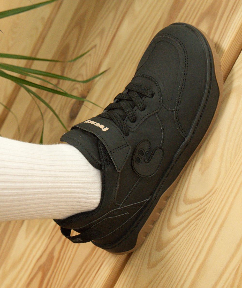 Tweest Court All Black